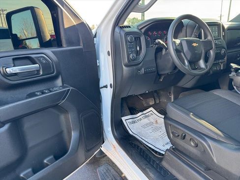 Used 2025 Chevrolet Silverado 2500 Custom w/ Custom Value Package image 13