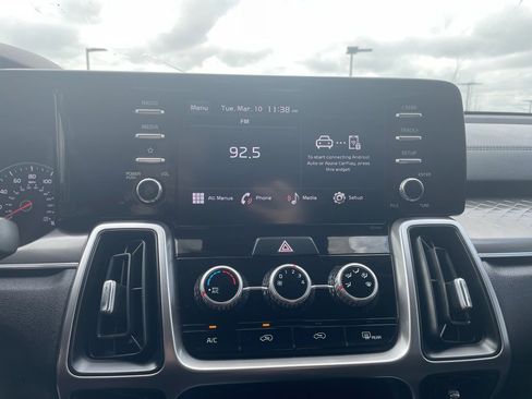 Used 2023 Kia Sorento LX image 10