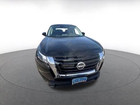 Used 2025 Nissan Pathfinder SV image 2