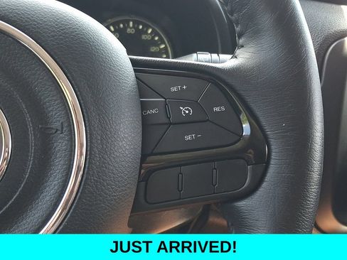 Used 2017 Jeep Renegade Altitude AWD/4WD image 21