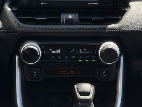 Certified 2022 Toyota RAV4 LE AWD/4WD image 17