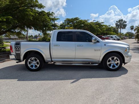 Used 2018 RAM 1500 Laramie w/ Convenience Group AWD/4WD image 3