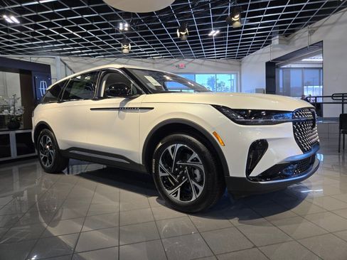 New 2026 Lincoln Nautilus Premier AWD/4WD image 2