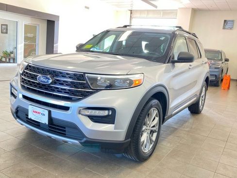 Used 2021 Ford Explorer XLT w/ Equipment Group 202A AWD/4WD image 4