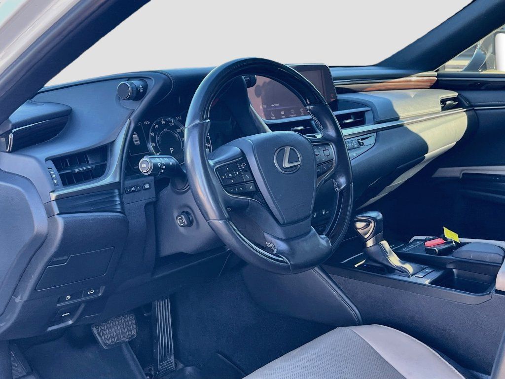 Used 2019 Lexus ES 300h w/ Premium Package FWD image 9