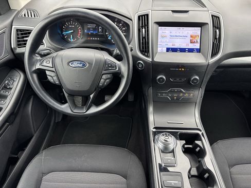 Used 2020 Ford Edge SE image 3