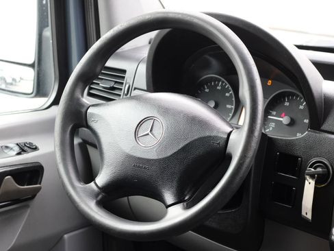 Used 2018 Mercedes-Benz Sprinter 2500 image 13
