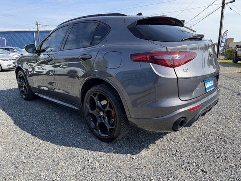 Used 2022 Alfa Romeo Stelvio Veloce AWD/4WD image 5