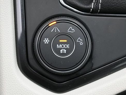 Used 2023 Volkswagen Tiguan SE R-Line image 27