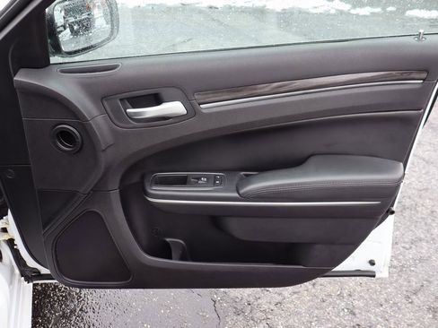 Used 2016 Chrysler 300 Limited image 24