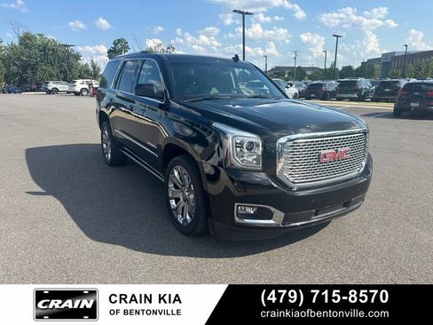 Used 2015 GMC Yukon Denali w/ Premium Package AWD/4WD image 10
