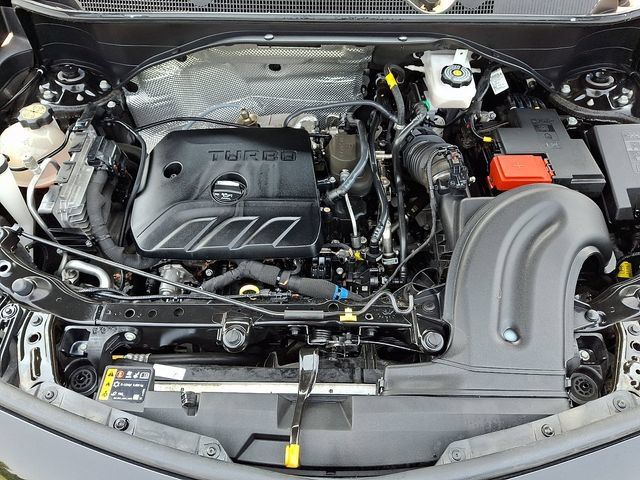 Used 2023 Buick Encore GX Essence FWD image 31