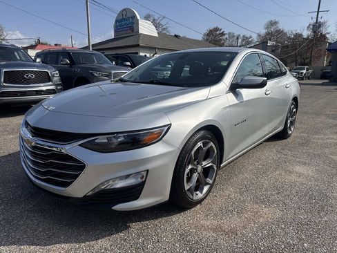 Used 2020 Chevrolet Malibu LT image 3