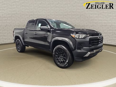 Used 2024 Chevrolet Colorado Trail Boss AWD/4WD image 3