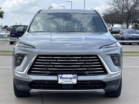 Used 2025 Buick Enclave Preferred image 7