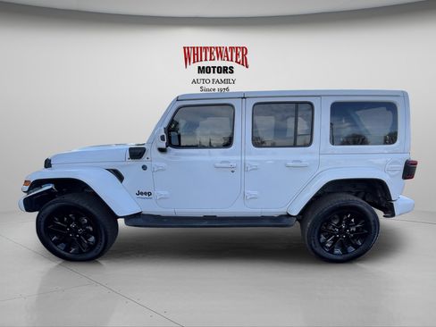 Used 2021 Jeep Wrangler Unlimited Sahara AWD/4WD image 3