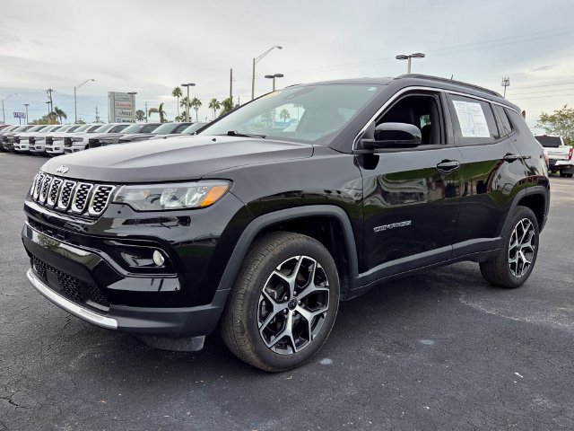 Used 2025 Jeep Compass Limited AWD/4WD image 3