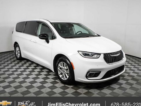 Used 2024 Chrysler Pacifica Touring-L FWD image 1