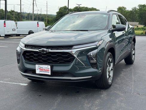 Used 2025 Chevrolet Trax LT w/ Driver Confidence Package FWD image 8