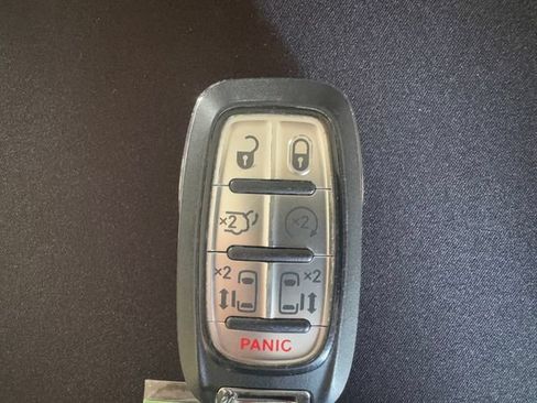 Used 2024 Chrysler Pacifica Touring-L FWD image 39