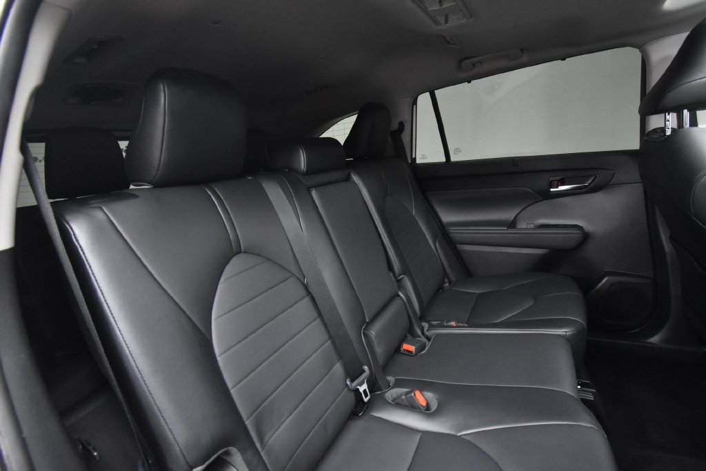 Used 2020 Toyota Highlander XLE AWD/4WD image 21