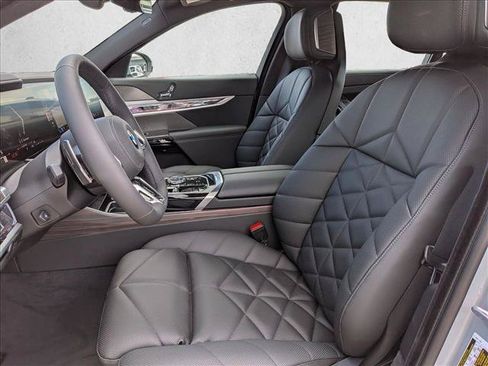 New 2026 BMW 740i w/ Premium Package RWD image 4