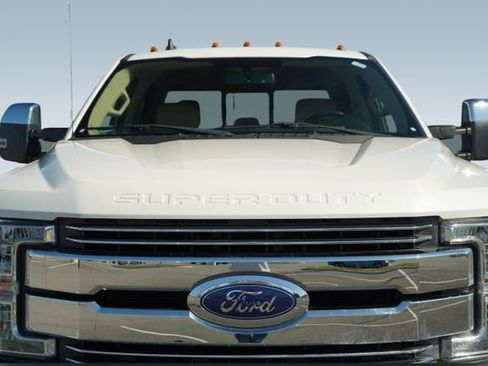 Used 2019 Ford F250 Lariat w/ Chrome Package image 37