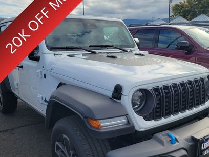 New 2024 Jeep Wrangler Unlimited w/ LED Headlamp & Fog Lamp Group