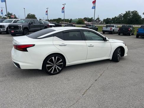 Used 2019 Nissan Altima 2.5 Platinum FWD image 11