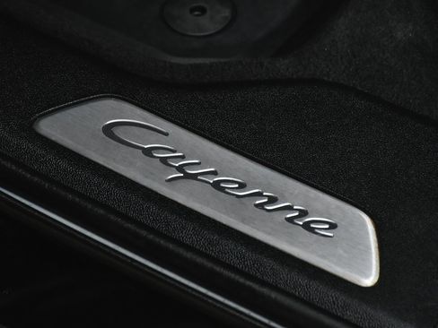 Used 2020 Porsche Cayenne E-Hybrid image 14