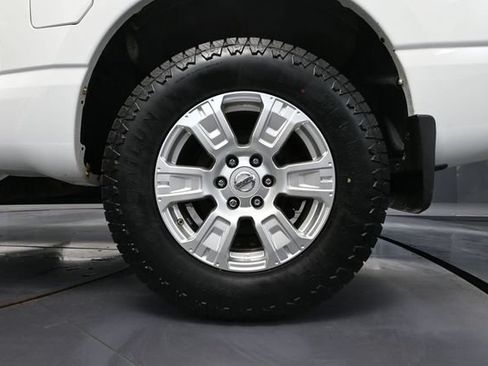 Used 2018 Nissan Titan SV AWD/4WD image 11