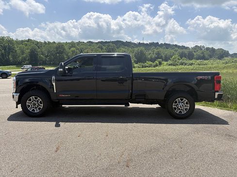 Used 2023 Ford F250 Lariat AWD/4WD image 2
