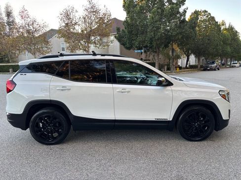 Used 2020 GMC Terrain SLE w/ Elevation Edition image 7