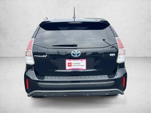 Used 2017 Toyota Prius V Five FWD image 3