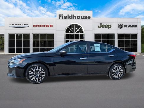 Used 2024 Nissan Altima 2.5 SV FWD image 8