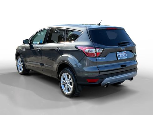 Used 2017 Ford Escape SE image 3