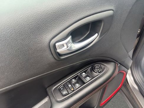 Used 2020 Jeep Compass Trailhawk AWD/4WD image 12