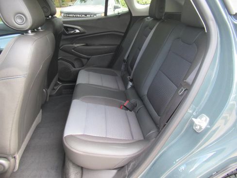 Used 2025 Chevrolet Trax LT w/ Driver Confidence Package FWD image 33