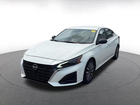 Used 2025 Nissan Altima 2.5 SV FWD image 4