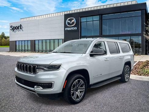 Used 2024 Jeep Wagoneer L Series II RWD image 8