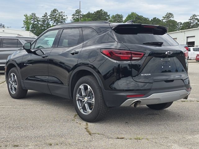 Used 2024 Chevrolet Blazer LT w/ Convenience Package FWD image 3