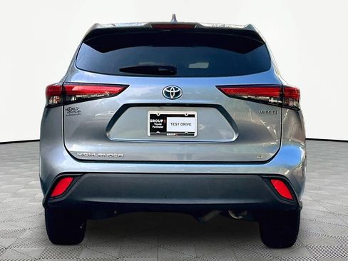 Used 2020 Toyota Highlander LE FWD image 5