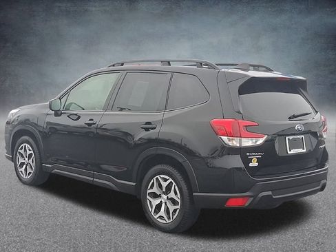 Used 2023 Subaru Forester Premium image 9