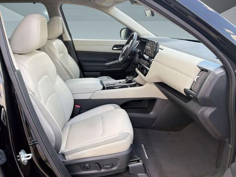 Used 2023 Nissan Pathfinder SL w/ SL Premium Package FWD image 31