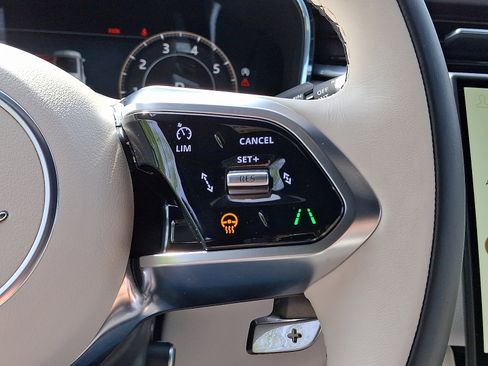 Certified 2025 Jaguar F-PACE R-Dynamic S image 22