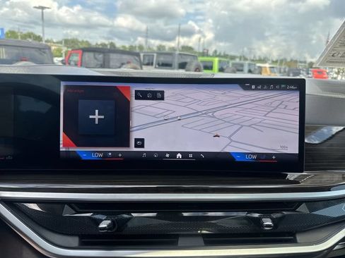 Used 2025 BMW X7 xDrive40i AWD/4WD image 16