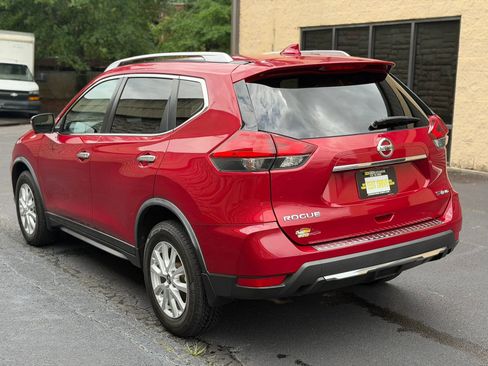Used 2017 Nissan Rogue SV w/ SV Premium Package AWD/4WD image 9