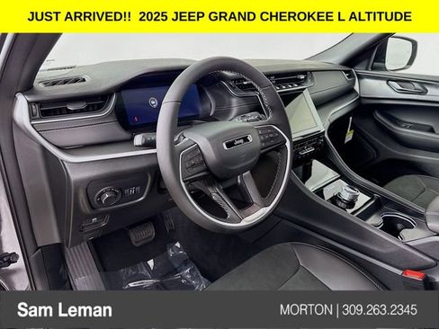 New 2025 Jeep Grand Cherokee L Altitude image 9