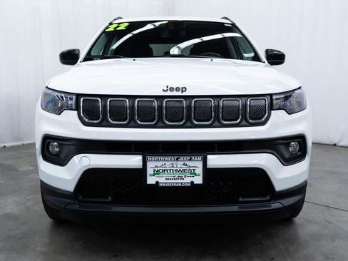 Used 2022 Jeep Compass Latitude w/ Convenience Group AWD/4WD image 2
