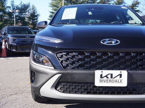 Used 2023 Hyundai Kona SE w/ Cargo Package image 11